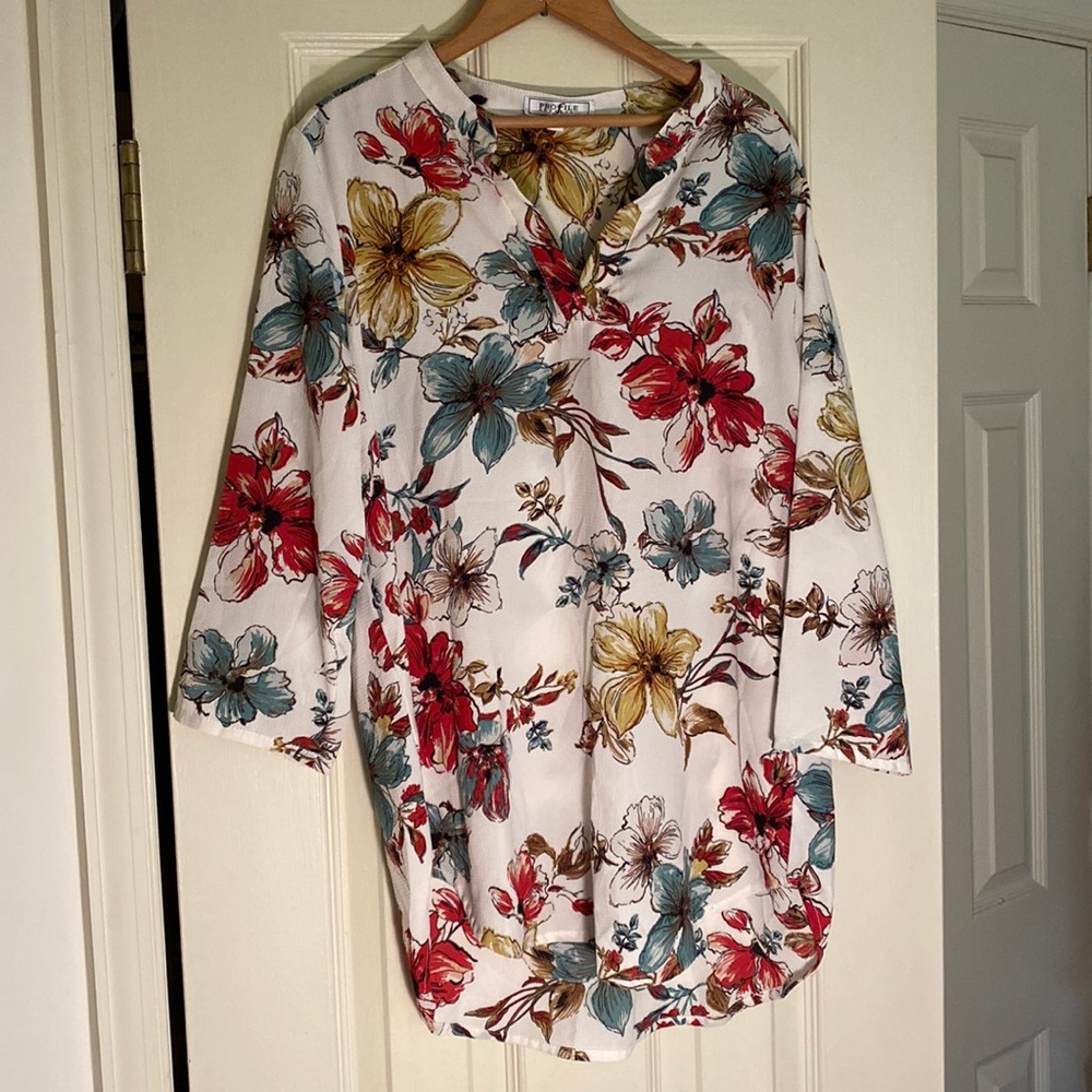 Profile Apparel White Floral V-Neck Tunic Top Size S